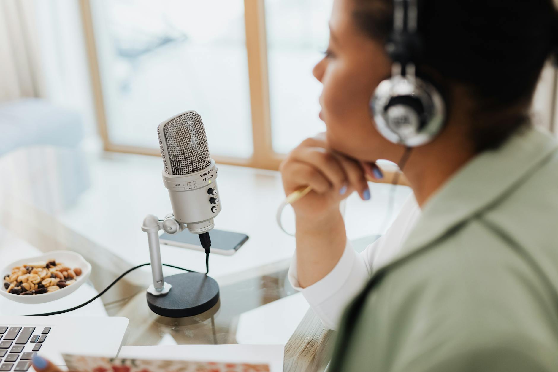 Best Wireless Lavalier Microphone for Content Creators in 2026 (DJI Mic Mini Review)
